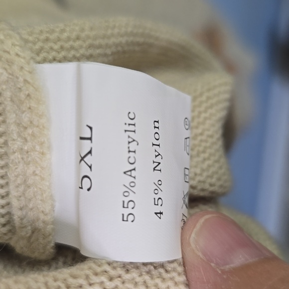 Floral Patterned Cream Sweater W/Multi Color Daisies, NWOT. Plus Size 2X - Picture 4 of 4